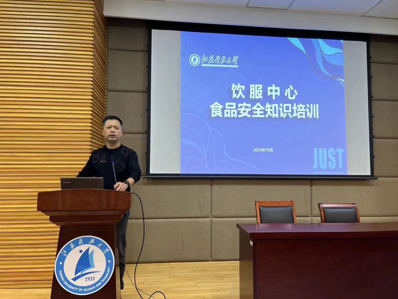 1697095924462345.jpg 饮服中心开展食品安全知识培训1-1.jpg