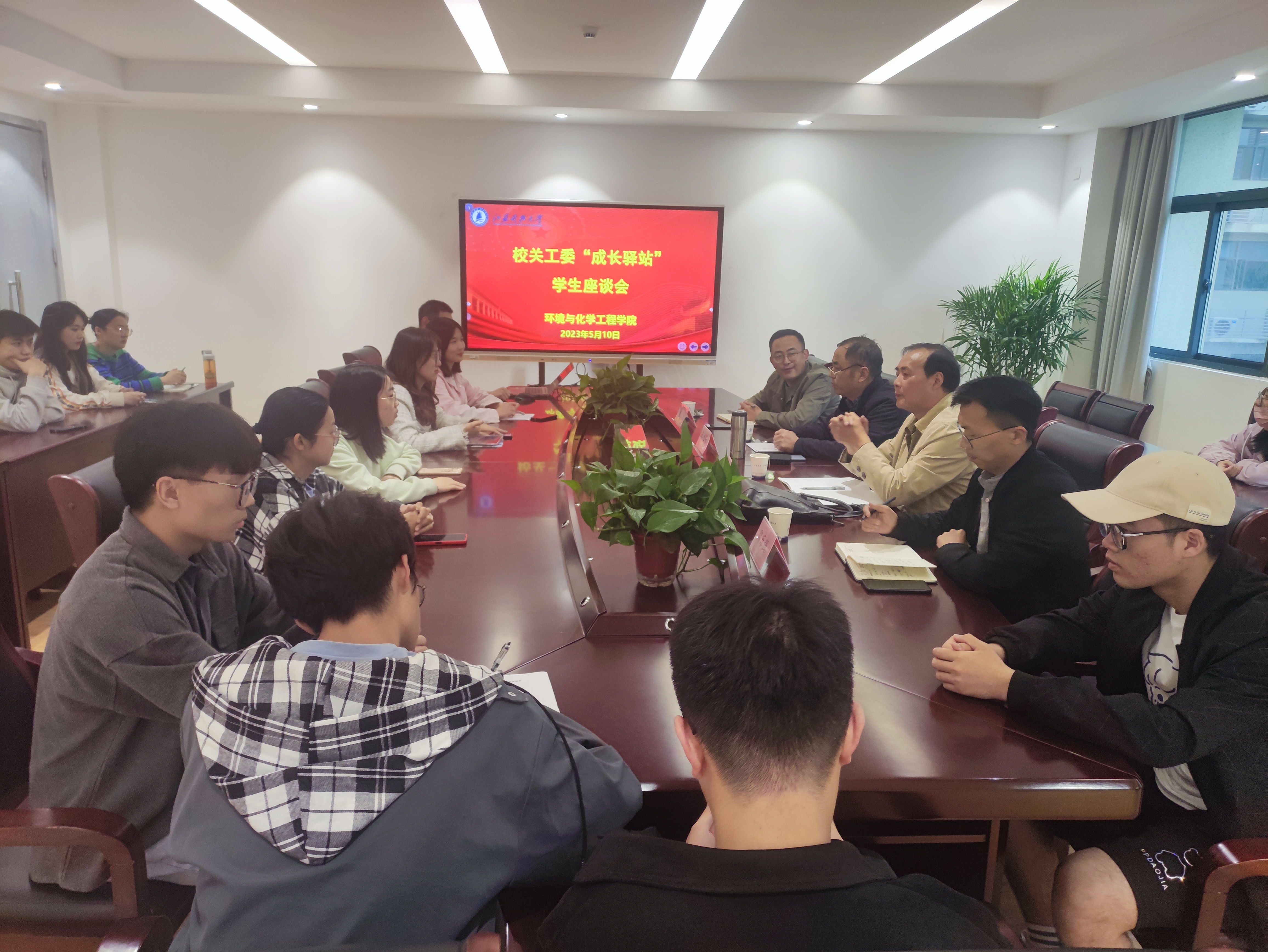 座谈会1.jpg